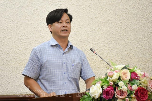 Ph&oacute; Cục trưởng Cục Kiểm tra VBQPPL&nbsp;Nguyễn Duy Thắng b&aacute;o c&aacute;o tại cuộc họp