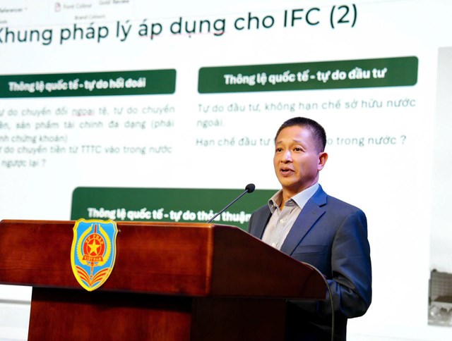 C&aacute;c b&aacute;o c&aacute;o vi&ecirc;n tr&igrave;nh b&agrave;y c&aacute;c chuy&ecirc;n đề về định hướng ho&agrave;n thiện Khung ph&aacute;p l&yacute; về Trung t&acirc;m t&agrave;i ch&iacute;nh quốc tế tại Việt Nam