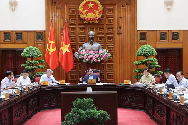 Thường trực Ch&iacute;nh phủ v&agrave; c&aacute;c đại biểu đ&atilde; cho &yacute; kiến v&agrave;o c&aacute;c b&aacute;o c&aacute;o, tờ tr&igrave;nh về t&igrave;nh h&igrave;nh kinh tế - x&atilde; hội; ph&acirc;n bổ, giải ng&acirc;n vốn đầu tư c&ocirc;ng; triển khai c&aacute;c chương tr&igrave;nh mục ti&ecirc;u quốc gia trong th&aacute;ng 9, qu&yacute; III v&agrave; 9 th&aacute;ng năm 2025 - Ảnh: VGP/Nhật Bắc