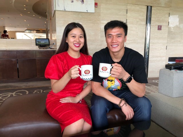 Đo&#224;n Văn Hậu gặp gỡ với người anh th&#226;n thiết trước khi l&#234;n m&#225;y bay rời Việt Nam - Ảnh 1