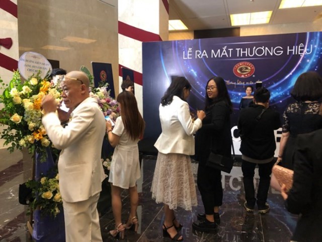 To&#224;n cảnh lễ ra mắt chuỗi c&#224; ph&#234; Tech Coffee - Thủ m&#244;n B&#249;i Tiến Dũng gửi qu&#224; tặng đặc biệt ch&#250;c thương hiệu “vươn tầm thế giới” - Ảnh 5