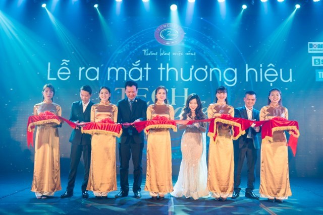 To&#224;n cảnh lễ ra mắt chuỗi c&#224; ph&#234; Tech Coffee - Thủ m&#244;n B&#249;i Tiến Dũng gửi qu&#224; tặng đặc biệt ch&#250;c thương hiệu “vươn tầm thế giới” - Ảnh 8