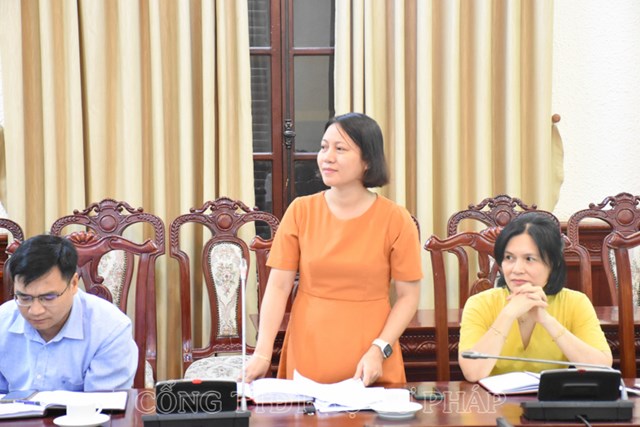 Một số đại diện c&aacute;c đơn vị thuộc Bộ ph&aacute;t biểu tại Buổi l&agrave;m việc.