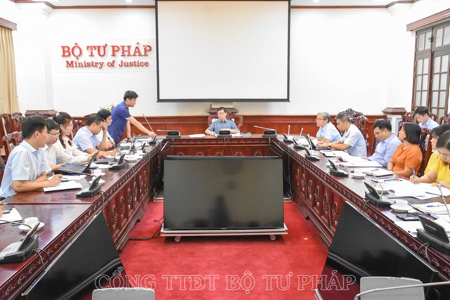 To&agrave;n cảnh buổi l&agrave;m việc.
