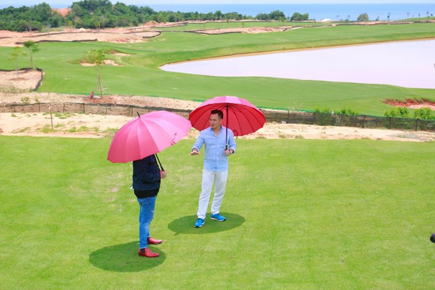 Chi Bảo đ&#225;p m&#225;y bay tới NovaWorld Phan Thiet - Ảnh 2
