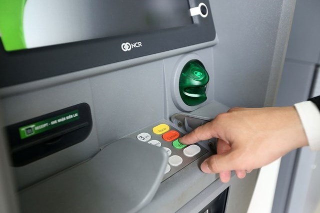 Nhiều chi&#234;u tr&#242; lừa đảo lấy tiền trong t&#224;i khoản - Ảnh 1