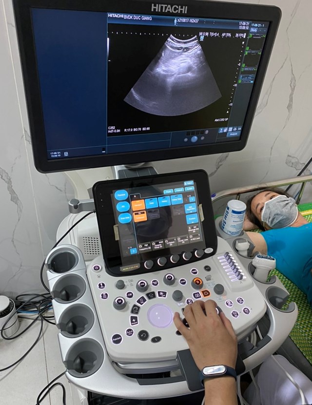 Nhờ những trang thiết bị m&aacute;y m&oacute;c do T&amp;T t&agrave;i trợ v&agrave; sự nỗ lực hết sức m&igrave;nh của đội ngũ y b&aacute;c sĩ, Bệnh viện Đức Giang đ&atilde; c&oacute; thể điều trị được những ca bệnh Covid-19 nặng.