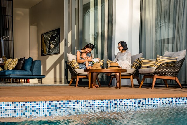 100% c&aacute;c căn biệt thự tại M&ouml;venpick Ph&uacute; Quốc đều c&oacute; bể bơi ri&ecirc;ng với khoảng s&acirc;n ri&ecirc;ng tư tr&agrave;n ngập nắng v&agrave; gi&oacute; &nbsp;