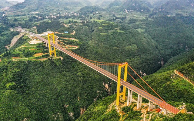 X&#226;y cầu cao ngang t&#242;a nh&#224; 170 tầng, ph&#243;ng cả t&#234;n lửa chỉ để…chăng d&#226;y c&#225;p, Trung Quốc khiến thế giới ngỡ ng&#224;ng với c&#244;ng tr&#236;nh ‘ch&#236;m trong m&#226;y’ gần 2 ngh&#236;n tỷ cực h&#249;ng vĩ - Ảnh 1