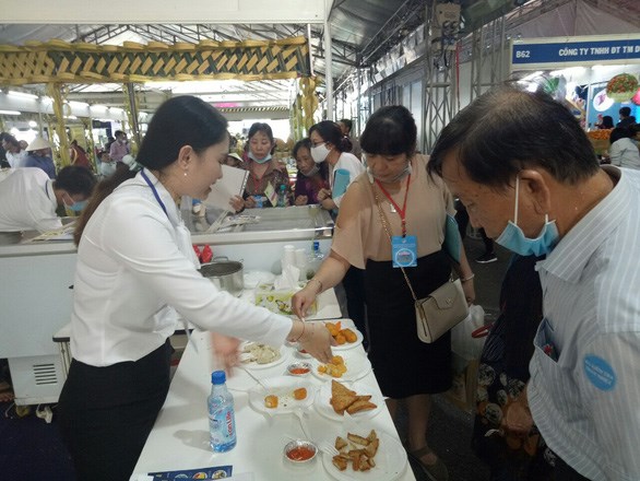 Giới thiệu c&aacute;c sản phẩm l&agrave;m từ c&aacute; tra cho kh&aacute;ch h&agrave;ng tại TP HCM trong th&aacute;ng 9 vừa qua
