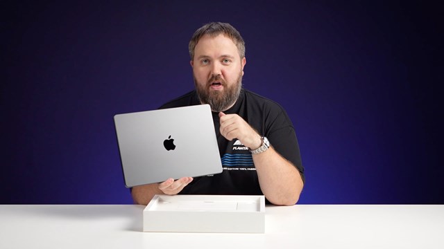 Bị Mỹ cấm vận, người Nga bất ngờ c&#243; tr&#234;n tay sản phẩm chưa ra mắt của Apple - Ảnh 2