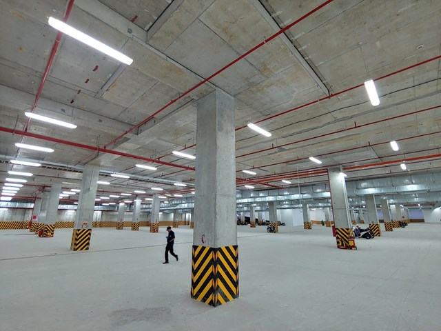 Hầm giữ xe B1, B2 c&oacute; diện t&iacute;ch 11.600 m2, được bố tr&iacute; nhiều quạt th&ocirc;ng gi&oacute; v&agrave; thiết bị ph&ograve;ng ch&aacute;y chữa ch&aacute;y.&nbsp;