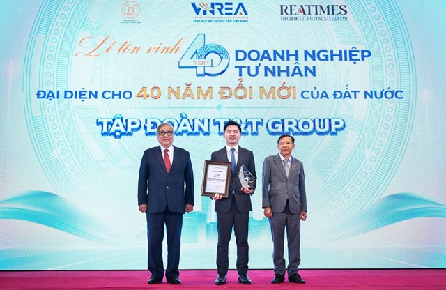 Ph&oacute; Chủ tịch HĐQT T&amp;T Group Đỗ Vinh Quang tại lễ vinh danh. &nbsp;