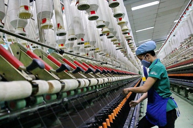 Thuế quan sẽ đ&aacute;nh trực tiếp v&agrave;o người ti&ecirc;u d&ugrave;ng v&agrave; người lao động Mỹ.