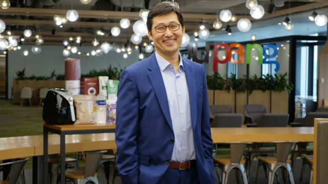 "Khi c&ograve;n học cấp 3, t&ocirc;i tin rằng t&ocirc;i c&oacute; thể tạo ra thứ g&igrave; đ&oacute; t&aacute;c động đến nền kinh tế v&agrave; x&atilde; hội", Bom Kim - nh&agrave; s&aacute;ng lập, CEO của Coupang. Ảnh: CNBC