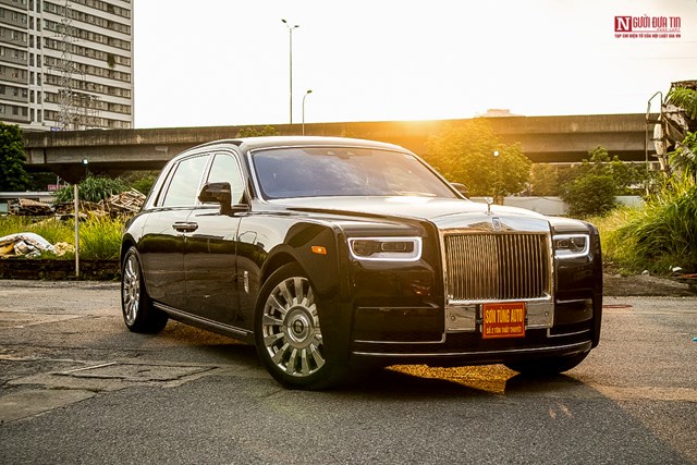 Rolls-Royce Phantom VIII l&agrave; một trong những chiếc xe si&ecirc;u hiếm ở Việt Nam bởi số lượng xe về nước kh&ocirc;ng nhiều. Đ&acirc;y l&agrave; chiếc xe được tr&igrave;nh l&agrave;ng lần đầu v&agrave;o năm 2017 v&agrave; chiếc đầu ti&ecirc;n c&oacute; mặt ở Việt Nam v&agrave;o cuối năm 2018.