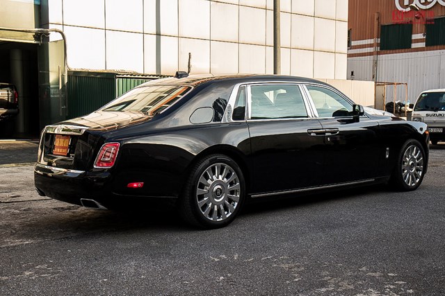 T&iacute;nh đến nay, tại Việt Nam hiện c&oacute; khoảng 5-6 chiếc Rolls-Royce Phantom VIII đang lăn b&aacute;nh.