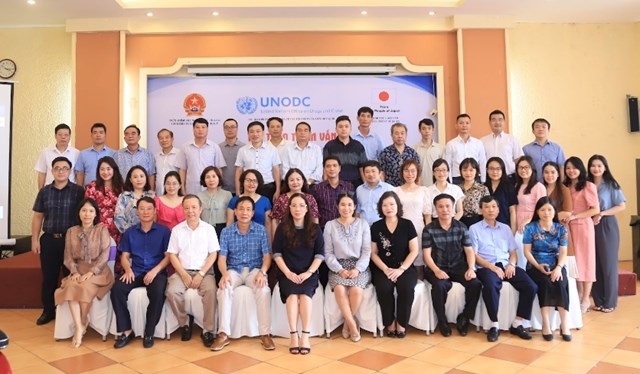 C&aacute;c đại biểu chụp ảnh lưu niệm