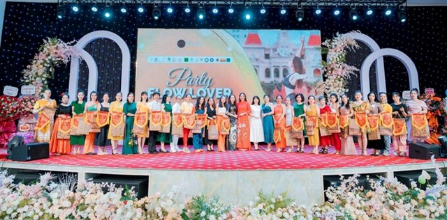Hơn 300 học vi&#234;n lan tỏa vẻ đẹp Yoga qua chương tr&#236;nh “Party Flow Lovers” - Ảnh 1
