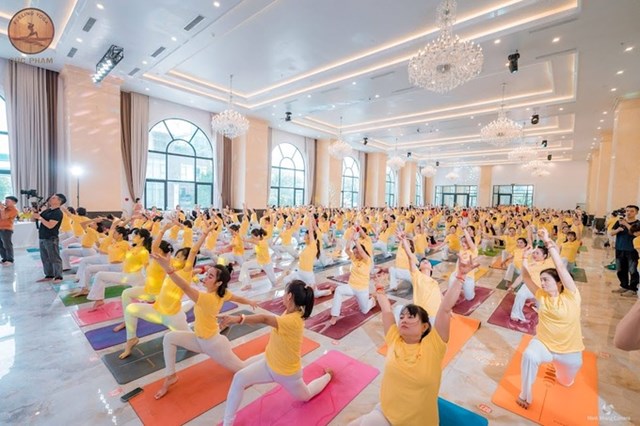 Hơn 300 học vi&#234;n lan tỏa vẻ đẹp Yoga qua chương tr&#236;nh “Party Flow Lovers” - Ảnh 3
