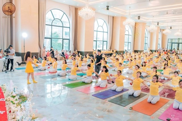 Hơn 300 học vi&#234;n lan tỏa vẻ đẹp Yoga qua chương tr&#236;nh “Party Flow Lovers” - Ảnh 4