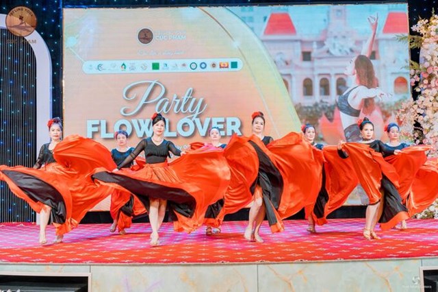 Hơn 300 học vi&#234;n lan tỏa vẻ đẹp Yoga qua chương tr&#236;nh “Party Flow Lovers” - Ảnh 5