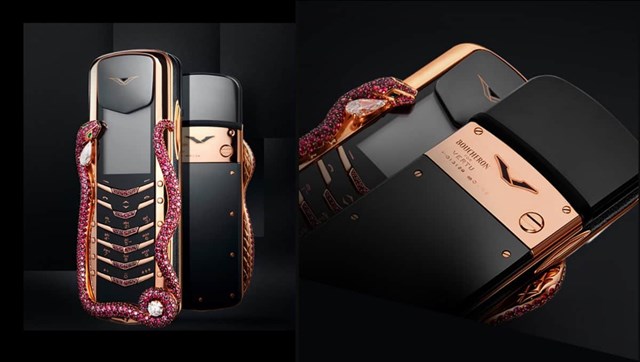 Vertu Signature Corba&nbsp;l&agrave; sản phẩm đắt tiền nhất của nh&agrave; sản xuất điện thoại cao cấp n&agrave;y. Điểm nhấn của thiết bị l&agrave; con rắn bao quanh viền, được đ&iacute;nh 439 vi&ecirc;n ruby v&agrave; 2 vi&ecirc;n ngọc lục bảo. C&aacute;c chi tiết c&ograve;n lại như b&agrave;n ph&iacute;m, viền quanh m&aacute;y được mạ v&agrave;ng. Signature Corba ra mắt năm 2017, được thiết kế bởi c&ocirc;ng ty trang sức Boucheron của Ph&aacute;p v&agrave; chế t&aacute;c thủ c&ocirc;ng tại Anh, chỉ c&oacute; 8 chiếc được b&aacute;n với gi&aacute;&nbsp;310.000 USD.