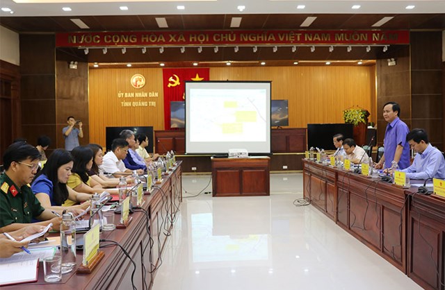 BTV Tỉnh uỷ Quảng Trị vừa c&oacute; cuộc họp với Tập đo&agrave;n FLC v&agrave; Cty FLCHomes nghe b&aacute;o c&aacute;o thực hiện 3 dự &aacute;n du lịch của c&ocirc;ng ty đề xuất đầu tư (Ảnh Quangtri.gov.vn)&nbsp;
