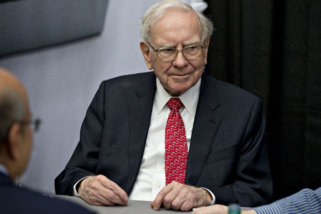 "T&ocirc;i coi Berkshire Hathaway giống như một họa sĩ đối với một bức tranh, sự kh&aacute;c biệt l&agrave; khung vẽ của t&ocirc;i kh&ocirc;ng giới hạn. Kh&ocirc;ng c&oacute; điểm kết th&uacute;c n&agrave;o ở Berkshire. Đ&oacute; l&agrave; một tr&ograve; chơi m&agrave; bạn lu&ocirc;n c&oacute; thể tiếp tục", Warren Buffett n&oacute;i về cơ hội ph&aacute;t triển c&ocirc;ng ty trong tương lai. (Ảnh:&nbsp;Bloomberg)