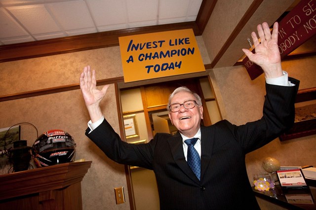 &nbsp; &ldquo;Chỉ cần t&ocirc;i c&ograve;n minh mẫn&rdquo;, Warren Buffett trả lời c&acirc;u hỏi &ocirc;ng sẽ l&atilde;nh đạo Berkshire bao l&acirc;u. (Ảnh: Getty Images)