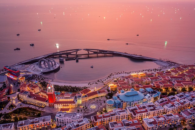 Sunset Town l&agrave; điểm đến tại Ph&uacute; Quốc được truyền th&ocirc;ng quốc tế ca ngợi &nbsp;