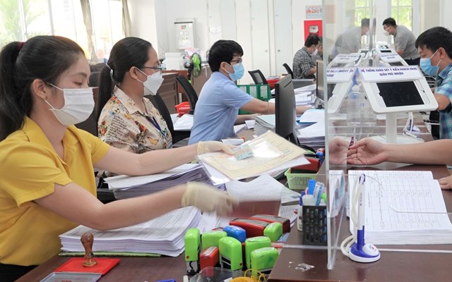 Tiến tới bỏ quy định hạng chức danh nghề nghiệp đồng bộ với đổi mới cơ chế tiền lương - Ảnh 1