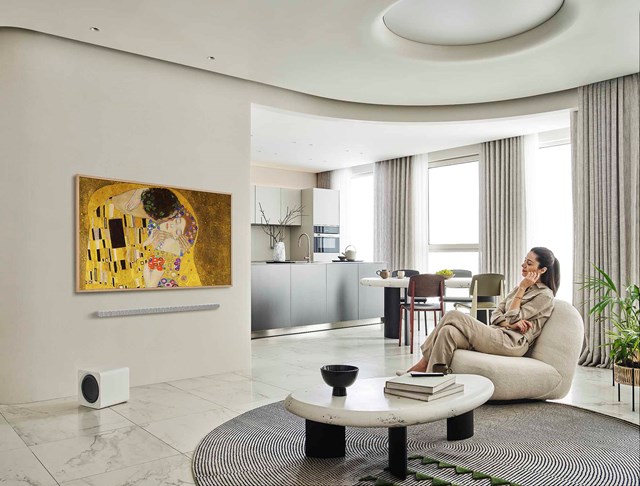 Thưởng thức kiệt t&aacute;c nghệ thuật tại gia th&ocirc;ng qua TV The Frame &nbsp;