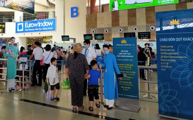 Khu vực l&agrave;m thủ tục của Vietnam Airlines tại s&acirc;n bay Nội B&agrave;i - Ảnh: Dương Ngọc