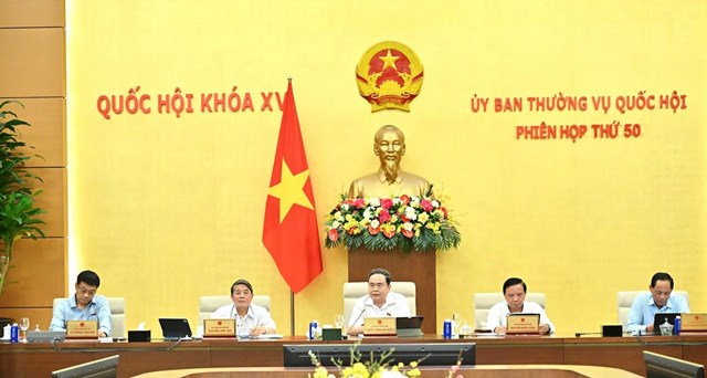 Chủ tịch QH Trần Thanh Mẫn và các Phó Chủ tịch QH điều hành phiên họp chiều 13/10. (Ảnh: Quang Khánh).