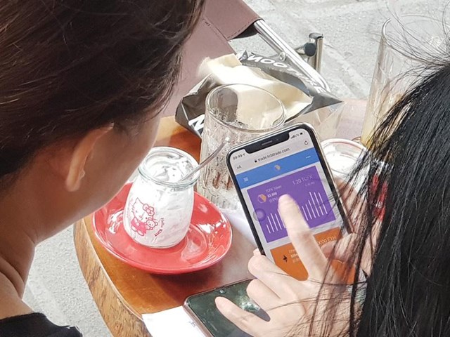 M&ocirc;i giới&nbsp;đầu tư&nbsp;v&agrave;o c&aacute;c s&agrave;n forex, tiền ảo diễn ra c&ocirc;ng khai