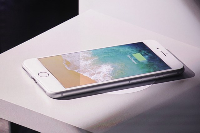 Trước khi&nbsp;iPhone 12 ra mắt,&nbsp;iPhone 8 v&agrave; 8 Plus&nbsp;qua sử dụng c&oacute; gi&aacute; từ 7,2 triệu đồng v&agrave; 9,6 triệu đồng. Hiện tại, bộ đ&ocirc;i n&agrave;y c&oacute; gi&aacute; lần lượt từ 6 triệu v&agrave; 8,6 triệu đồng cho bản 64 GB. Một số hệ thống cho biết 2 model n&agrave;y nằm trong top b&aacute;n chạy nhiều th&aacute;ng liền nhờ mức gi&aacute; dễ chịu v&agrave; cấu h&igrave;nh vẫn đ&aacute;p ứng được nhiều nhu cầu của người d&ugrave;ng.