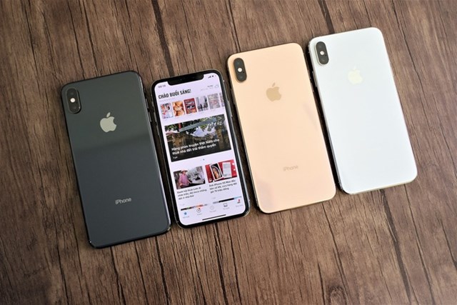 iPhone XS&nbsp;Max&nbsp;cũ 64 GB giảm 1,2 triệu đồng, c&ograve;n 13,8 triệu đồng. M&aacute;y d&ugrave;ng m&agrave;n h&igrave;nh OLED 6,5 inch, camera k&eacute;p 12 MP v&agrave; 12 MP. Model n&agrave;y sử dụng chip xử l&yacute; 6 nh&acirc;n A12 Bionic hứa hẹn mang đến hiệu năng mượt m&agrave; trong 2-3 năm tới. Hiện tại, sản phẩm ch&iacute;nh h&atilde;ng đ&atilde; ngừng b&aacute;n ở Việt Nam.