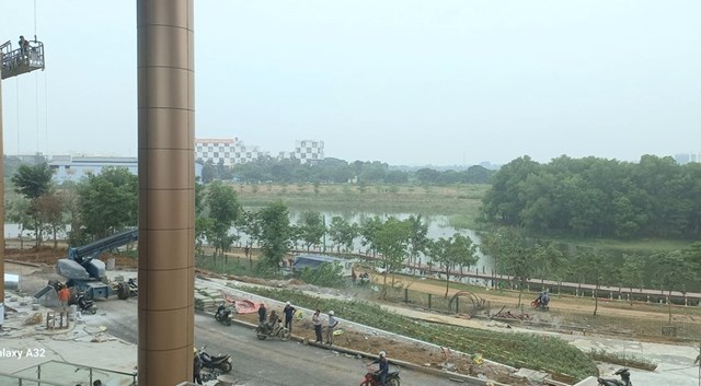 C&aacute;c đơn vị thi c&ocirc;ng đang ho&agrave;n tất c&aacute;c hạng mục cuối c&ugrave;ng trước ng&agrave;y kh&aacute;nh th&agrave;nh (Ảnh: Thanh Thanh)