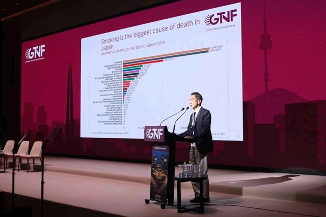 BS Hiroya Kumamaru ph&aacute;t biểu tại Diễn đ&agrave;n Thuốc l&aacute; &amp; Nicotine To&agrave;n cầu (GTNF) năm 2023.