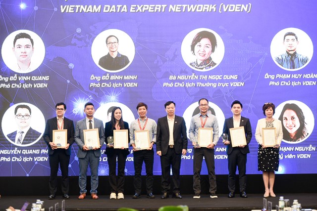 Lễ ra mắt Ban l&atilde;nh đạo Mạng lưới chuy&ecirc;n gia dữ liệu to&agrave;n cầu VDEN. &nbsp;