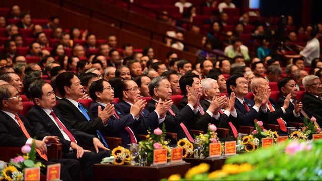 Tổng Bí thư Tô Lâm, Chủ tịch nước Lương Cường, Thủ tướng Phạm Minh Chính, Chủ tịch Quốc hội Trần Thanh Mẫn cùng các lãnh đạo, nguyên lãnh đạo Đảng, Nhà nước dự Đại hội.