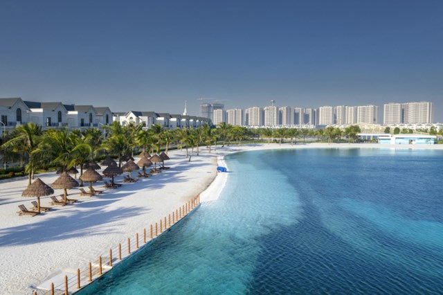 Biển hồ nước mặn Crystal Lagoons tại Vinhomes Ocean Park.