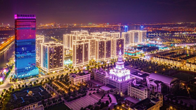 Vinhomes Ocean Park lộng lẫy như một kinh đ&ocirc; &aacute;nh s&aacute;ng khi l&ecirc;n đ&egrave;n