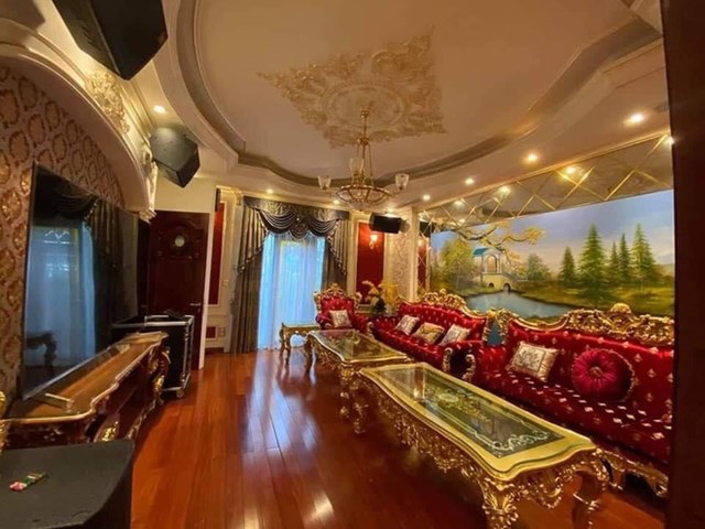 Đồ d&ugrave;ng nội thất l&agrave; h&agrave;ng nhập khẩu đắt tiền. Ảnh: Facebook