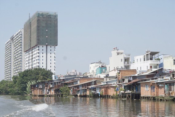 Gian nan di dời nh&#224; ven, tr&#234;n k&#234;nh rạch - Ảnh 1