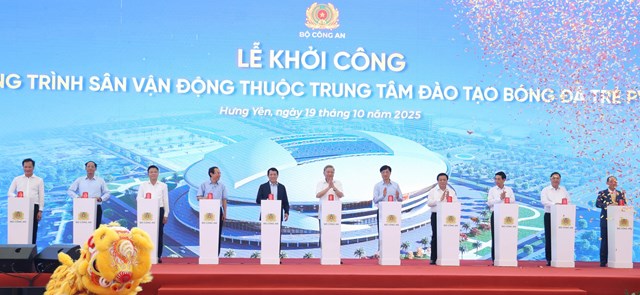 Tổng B&#237; thư T&#244; L&#226;m dự lễ khởi c&#244;ng x&#226;y dựng s&#226;n vận động ti&#234;n tiến h&#224;ng đầu thế giới - Ảnh 1