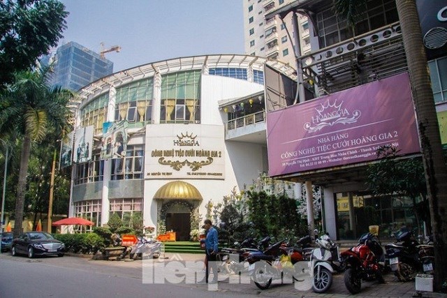 Cư d&acirc;n kịch liệt phản đối việc Tổng c&ocirc;ng ty Vinaconex đề xuất &ldquo;nhồi&rdquo; th&ecirc;m cao ốc 18 tầng v&agrave;o Khu đ&ocirc; thị mới Trung H&ograve;a- Nh&acirc;n Ch&iacute;nh, lo ngại qu&aacute; tải về hạ tầng, đ&ocirc; thị.