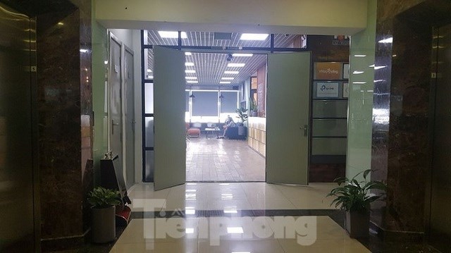 Cơ quan chức năng trước đ&oacute; kiểm tra ph&aacute;t hiện một loạt sai phạm lớn tại cao ốc Diamond Flower Tower v&agrave; y&ecirc;u cầu khắc phục như việc chuyển đổi c&ocirc;ng năng, sử dụng sai mục đ&iacute;ch... với diện t&iacute;ch cả ngh&igrave;n m2 sử dụng mặt s&agrave;n.