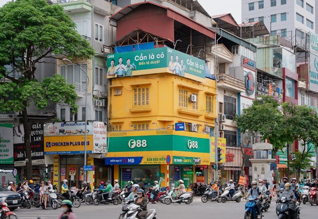 Với gần 900 cửa h&agrave;ng tr&ecirc;n to&agrave;n quốc v&agrave; hoạt động đề cao t&iacute;nh minh bạch, F88 được xem l&agrave; doanh nghiệp lớn nhất trong ph&acirc;n kh&uacute;c cho vay cầm cố hiện nay. &nbsp;